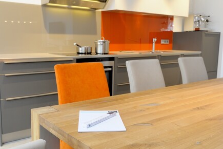 Esstisch in der Küche? Wieviel Personen sollen Platz haben, und was gibt Ihre Küche her? Esstisch in der Küche? Wieviel Personen sollen Platz haben, und was gibt Ihre Küche her?